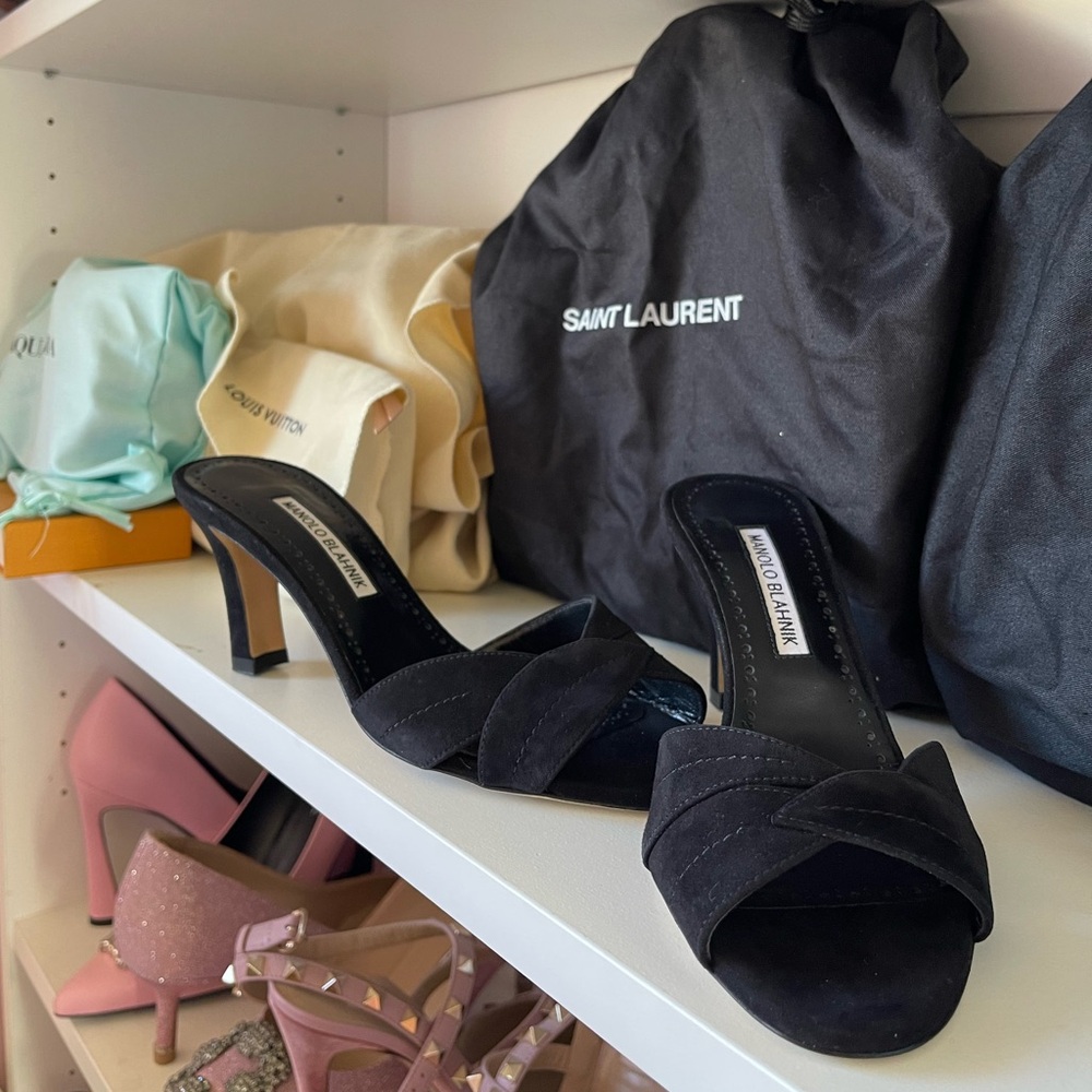 Manolo Blahnik Black Suede Heels - Picture 4 of 9